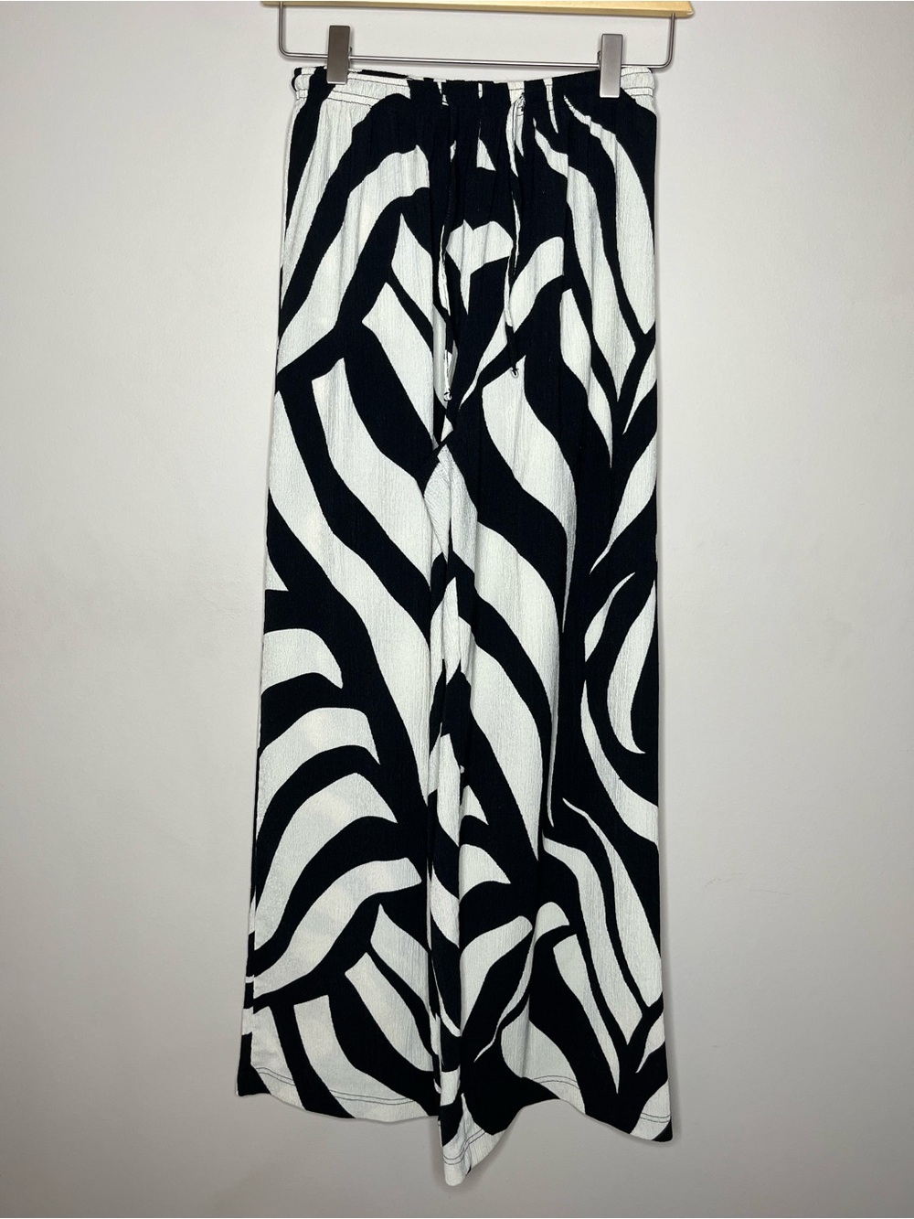 H&M Black Cream Print Pants